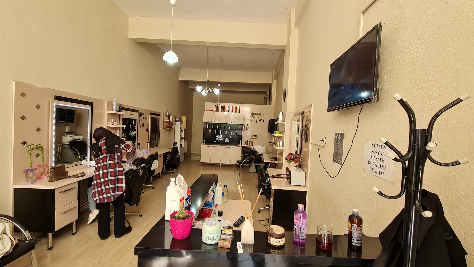 ELSE LADIES HAIRDRESSER