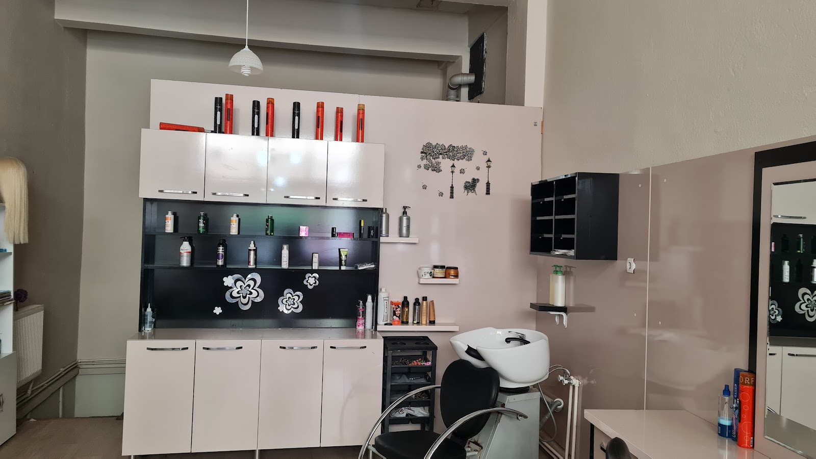 ELSE LADIES HAIRDRESSER