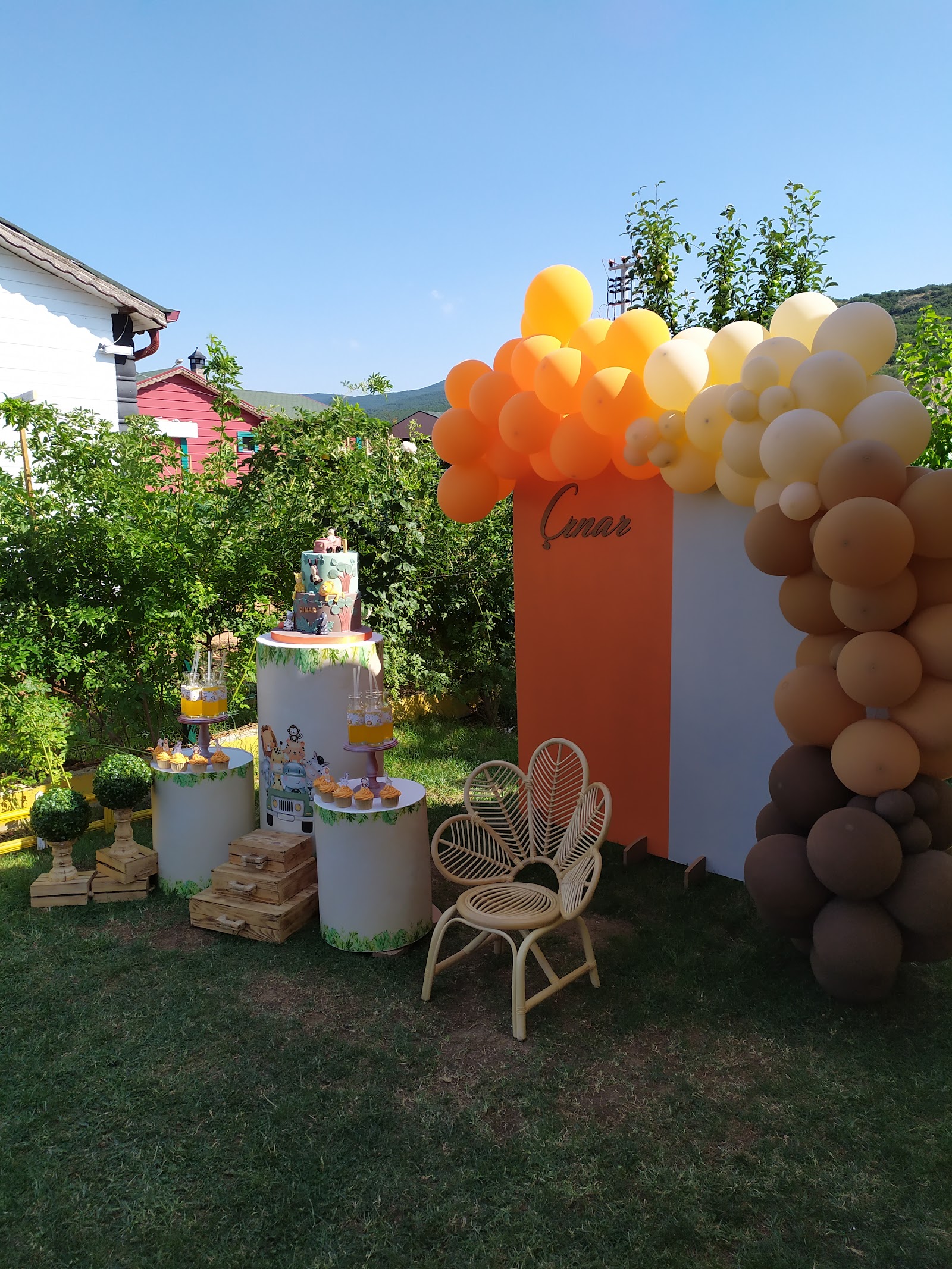 İlkbahar Parti Evi