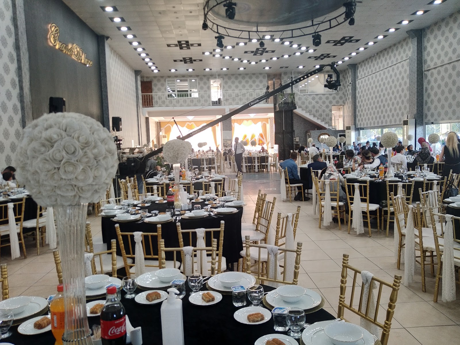 Kutahya Grand De Luxe Bridal Shop kır düğünü mekanı — Merkez